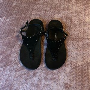Vionic black suede/studded sandal